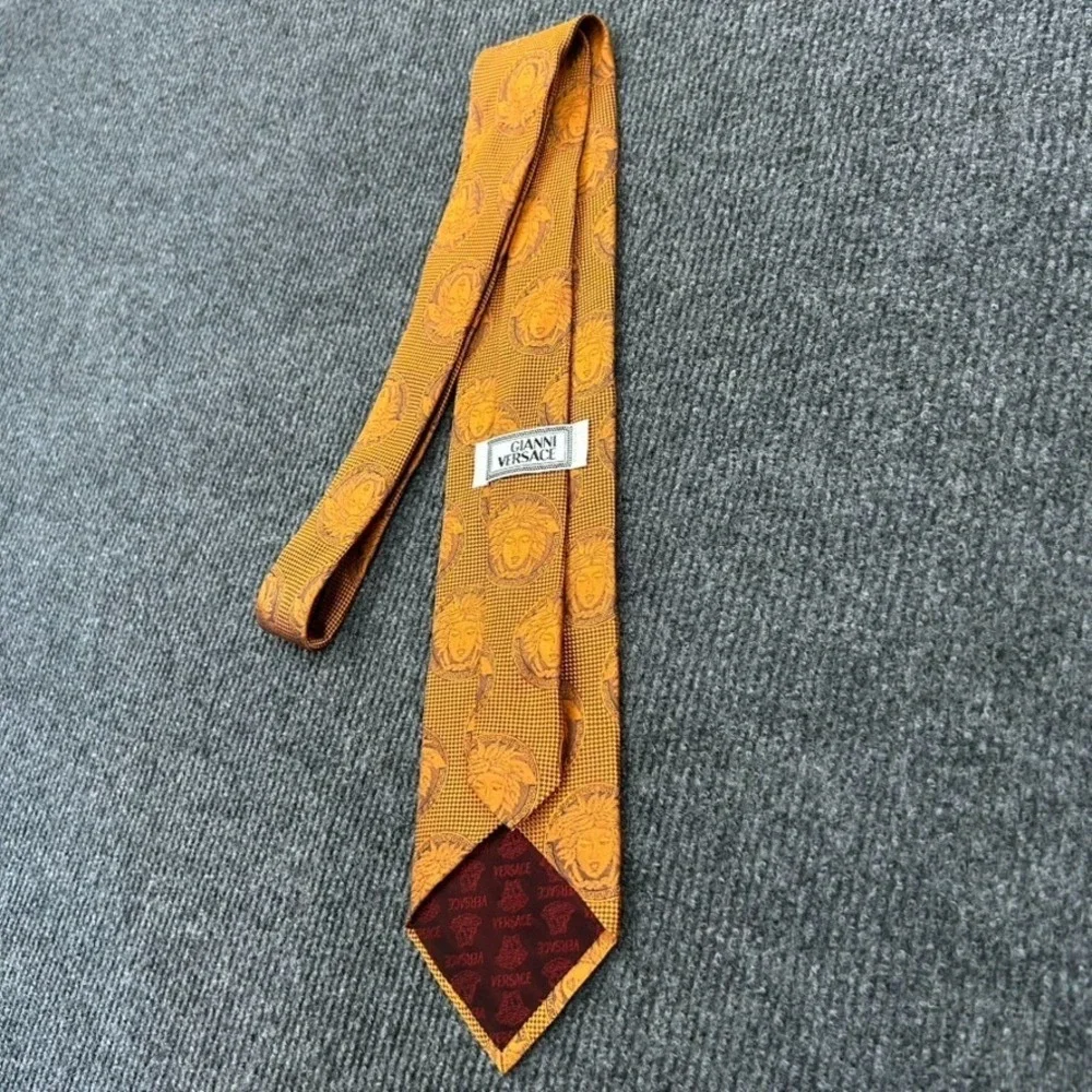 GIANNI VERSACE Vintage Gold Blue Silk Tie‎ Medusa Head Medallion Print 58 X 3.5